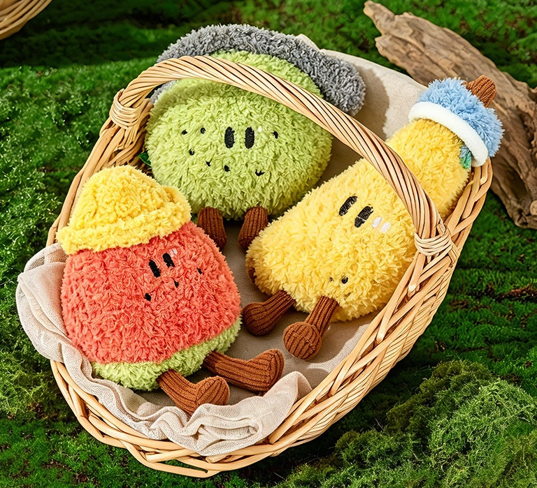 Cute Realistic Fruit Plush Squeaky Dog Chew Toy for Teething &amp; Teeth Cleaning